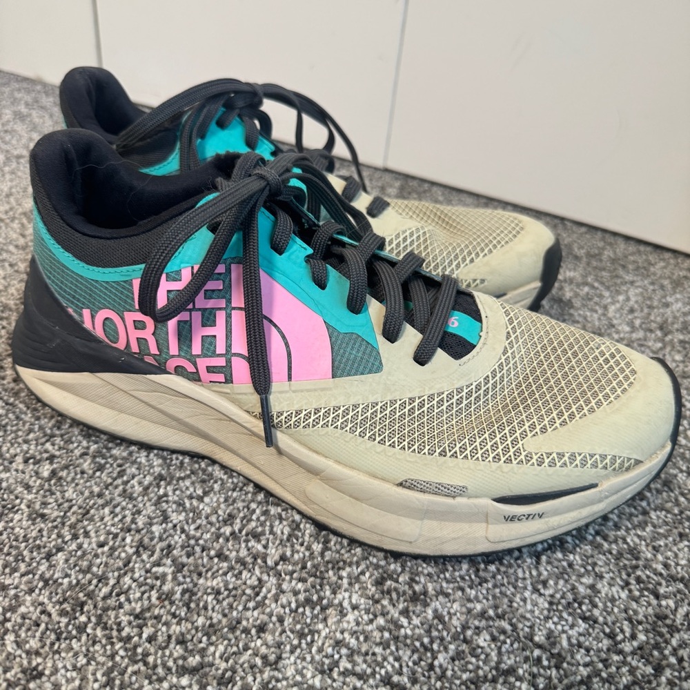 The North Face Vectiv Enduris Woman’s Trail Running Shoes Sz 9.5 Black Teal Pink
